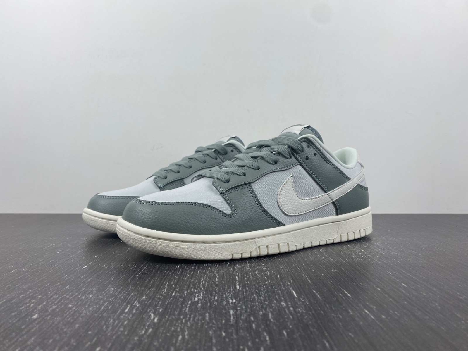 nike dunk low “mica green” dv7212-300