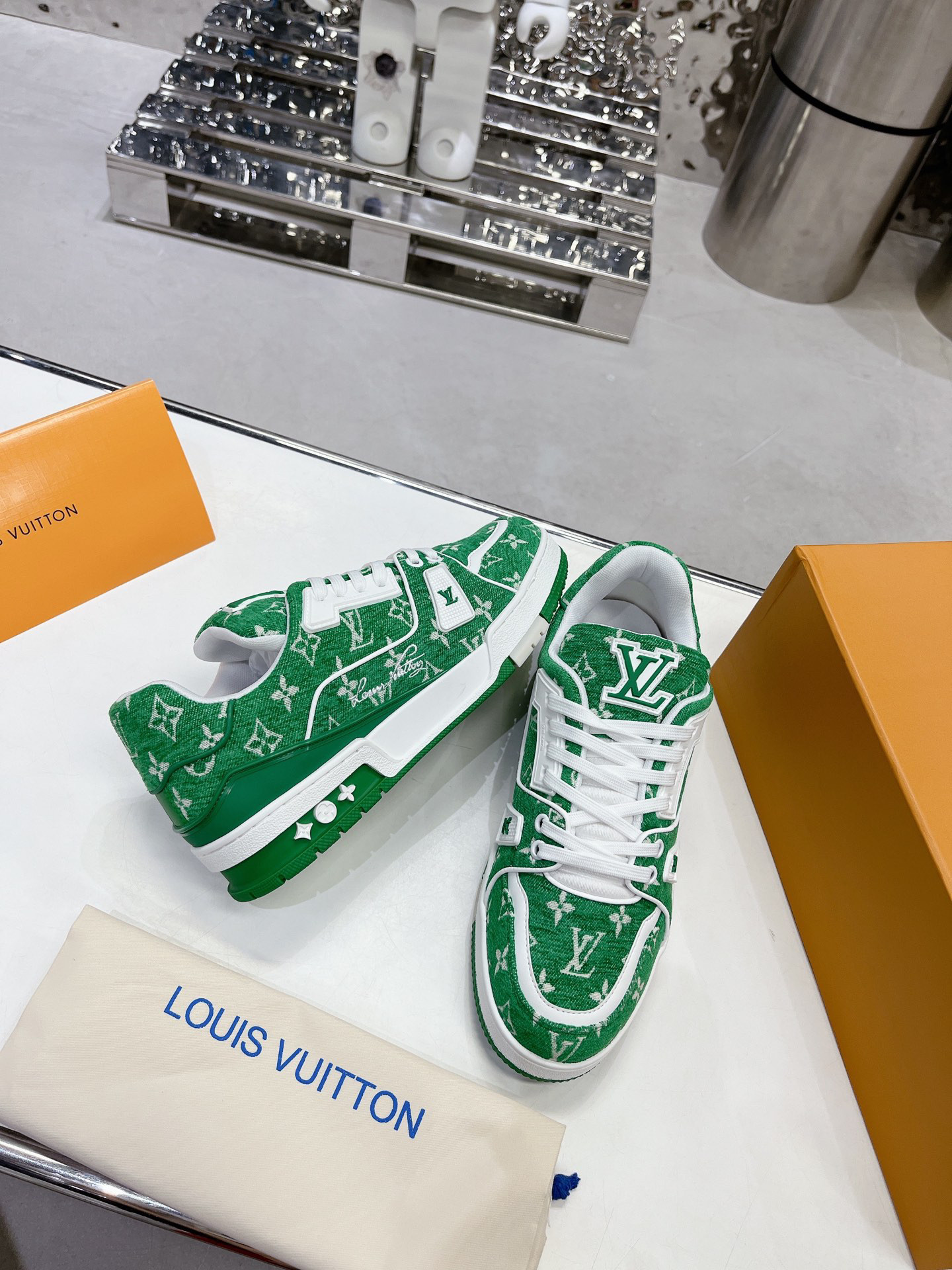 LVT SNEAKERS