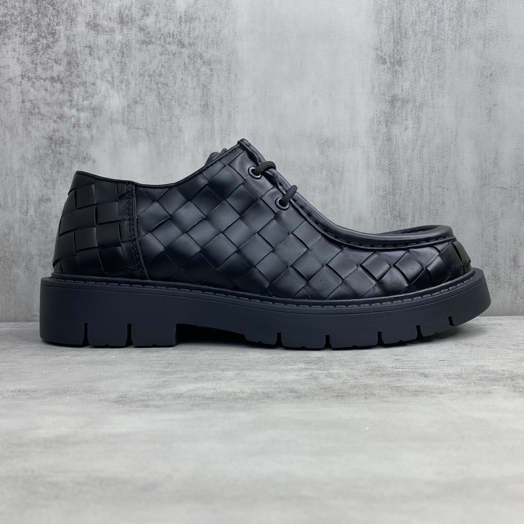BOTTEGA VENETA Sneaker