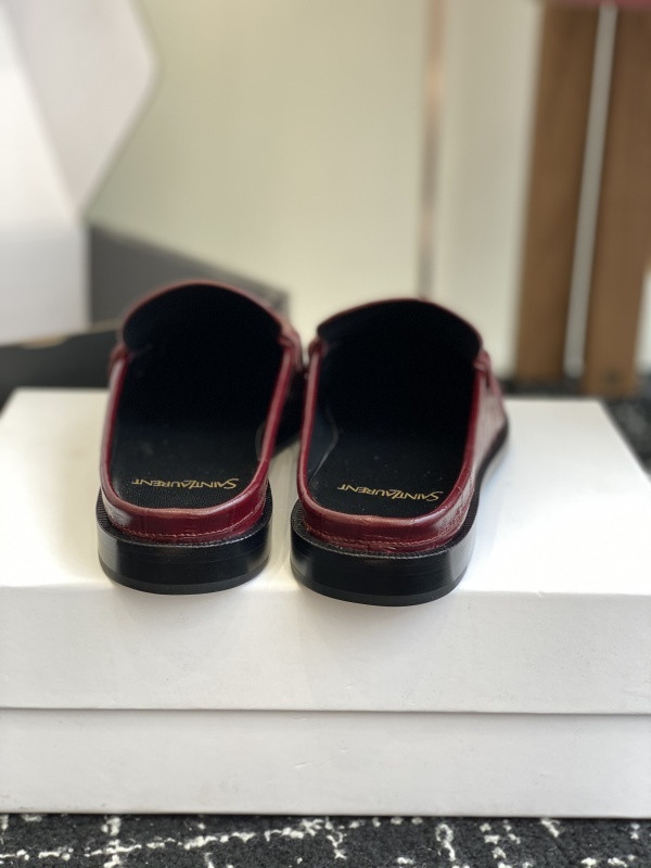 SAINT LAURENT Sneaker