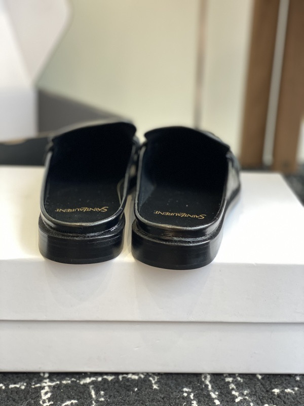 SAINT LAURENT Sneaker