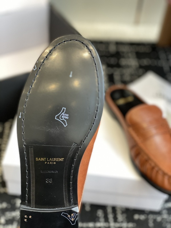 SAINT LAURENT Sneaker